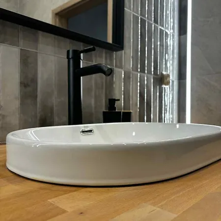 Villa Dom Nad Jeziorem Winna Gorka Miastko (Leszno)