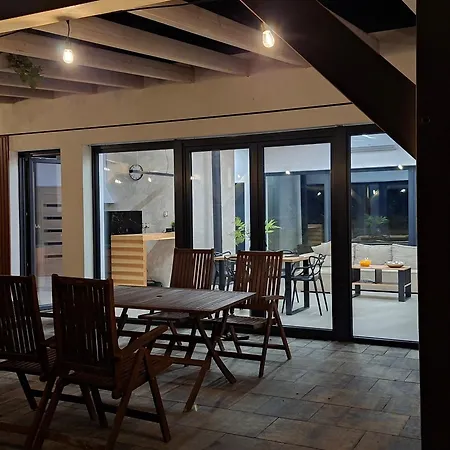 Dom Nad Jeziorem Winna Gorka Villa *