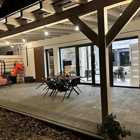 Villa Dom Nad Jeziorem Winna Gorka Miastko (Leszno)